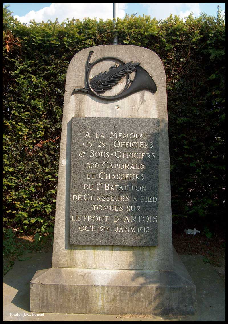 Monument du 1 chasseurs dans le village voisin à Angres Angres11