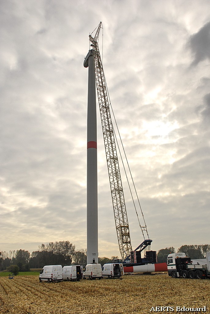 Travail sur une Eolienne à Doorn [13-10-2010] Eol00210