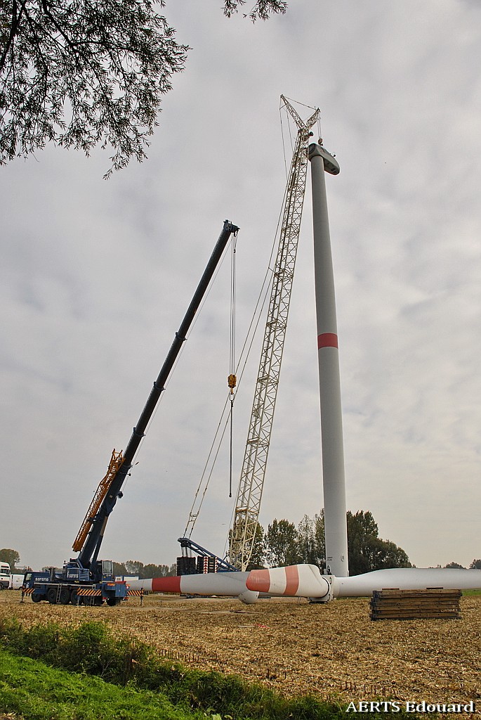 Travail sur une Eolienne à Doorn [13-10-2010] Eol00710