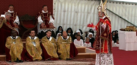 A la droite du Vatican : les traditionnalistes Vatica10
