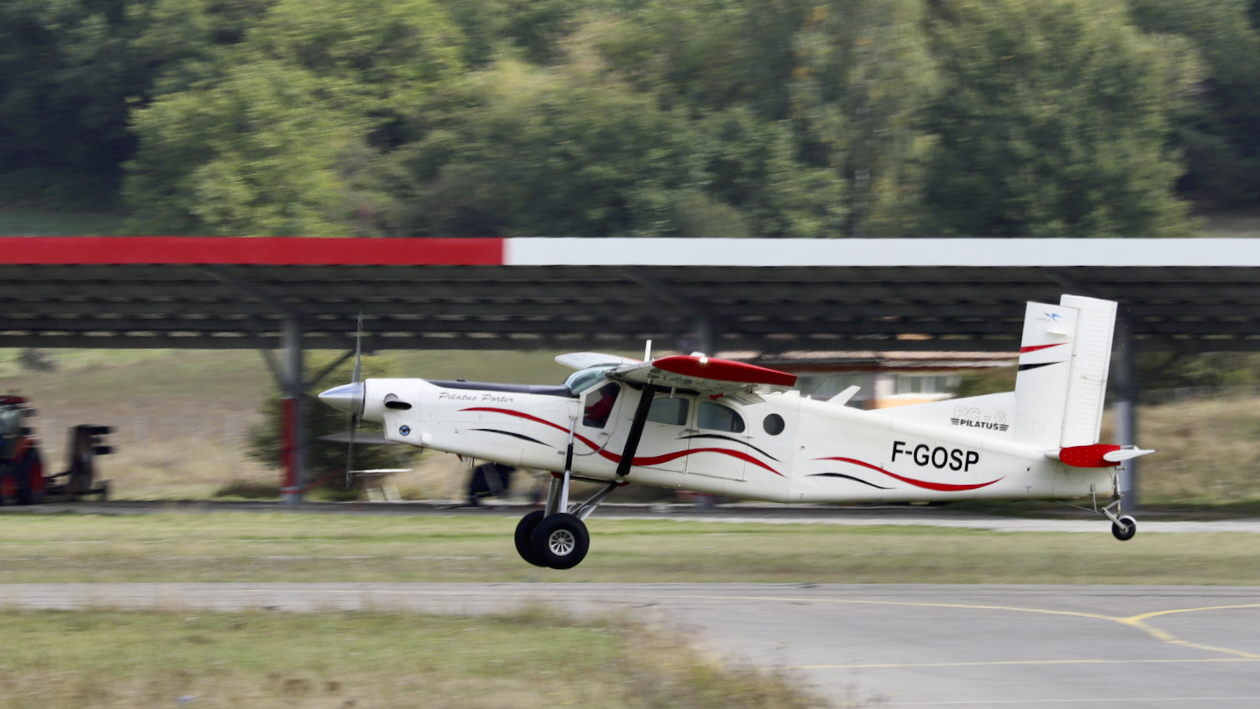 Aérodrome de Gap-Tallard , LFNA-GAT  , Hautes-Alpes (05) - Page 12 Img_3595