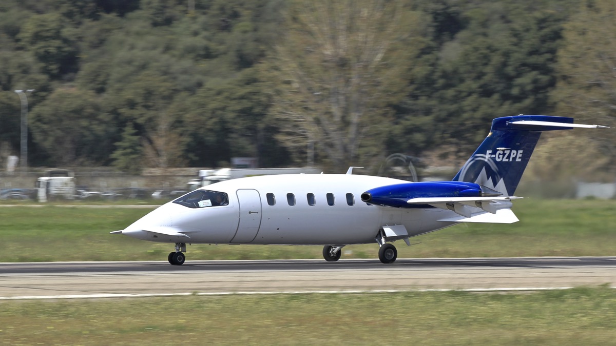 Les PIAGGIO P-180  AVANTI  ... vus en CORSE . Img_6517