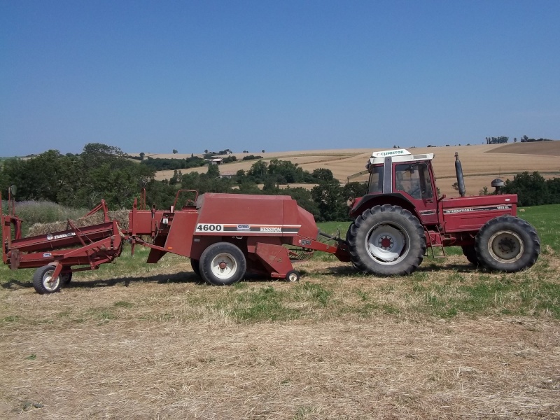 un ensemble presse tracteur Camion13