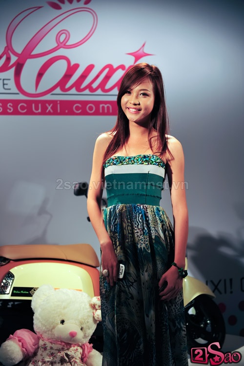 Top 20 HHVN Đàm Thu Trang đọ dáng cùng Miss Teen 2009  Untitl74