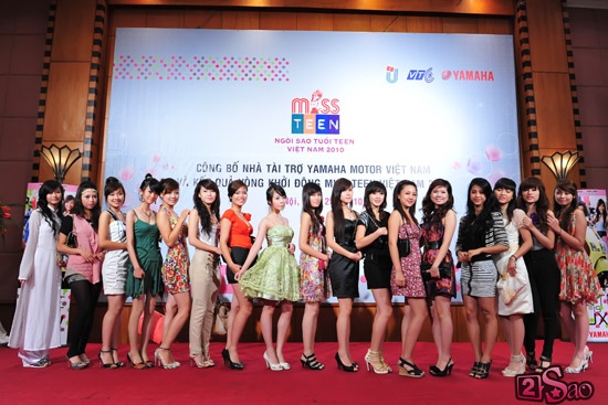 Top 20 HHVN Đàm Thu Trang đọ dáng cùng Miss Teen 2009  Untitl82