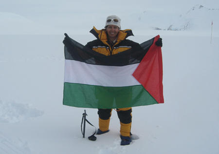 أول امرأة عربية فلسطينية تسلقت أعلى قمم الجبال بالعالم!!  Uoo16