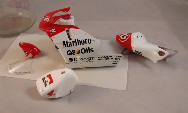 [Tamiya:1/12°] NSR 500 1998 MARLBORO - Page 2 00311