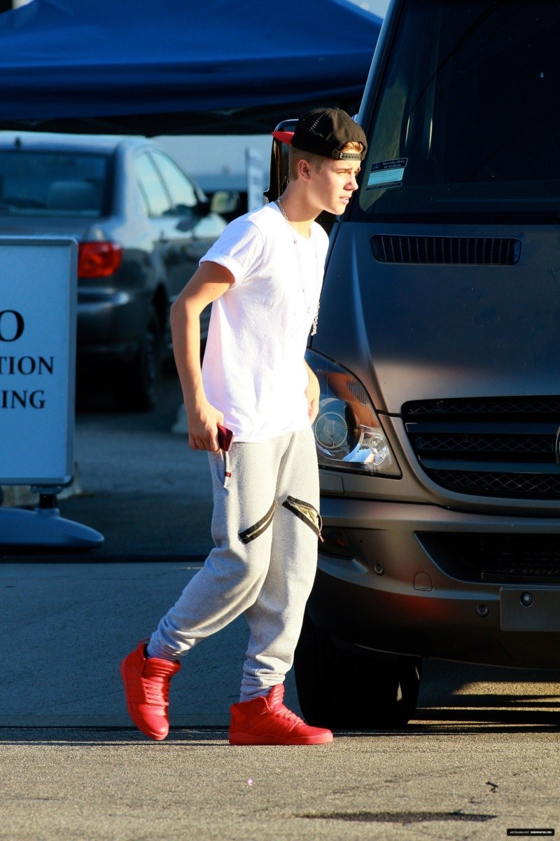 28-08- Justin quittant le studio de danse a L.A Orig_i10
