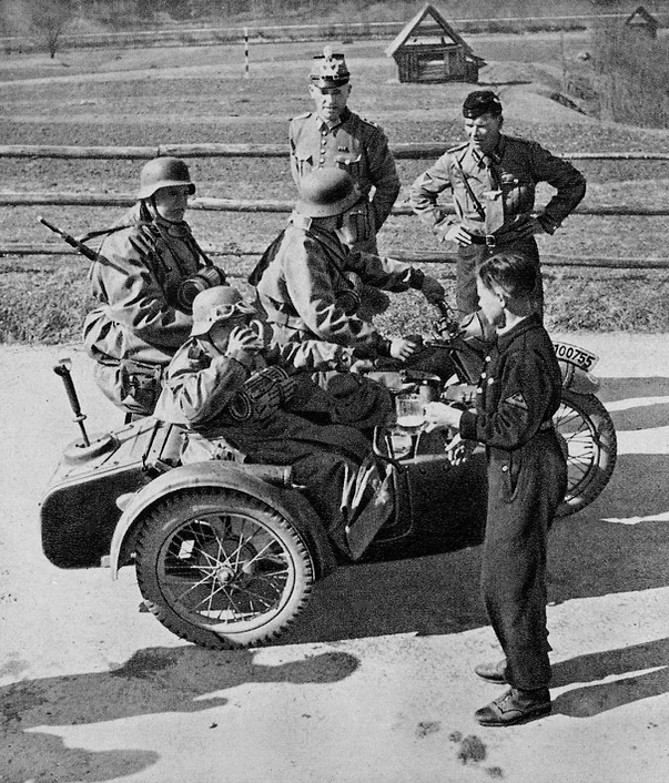 Les motos de l'armée allemande ! - Page 2 11b10