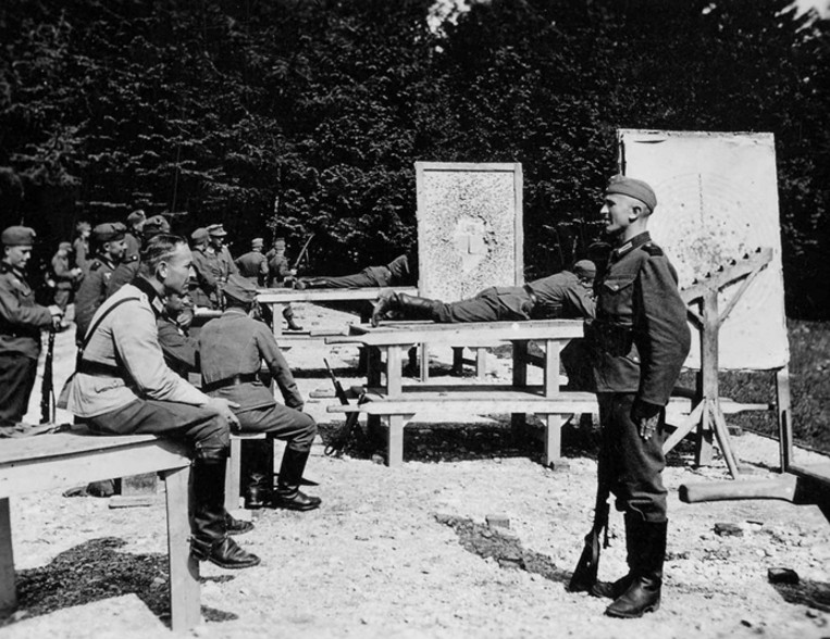 TRUPPENAUSBILDUNG : l'instruction du soldat allemand - Page 5 Rgszr10