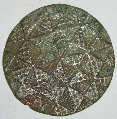 bouton de cape motif damier géométrique XVIIIe XIXe. Imgp7622