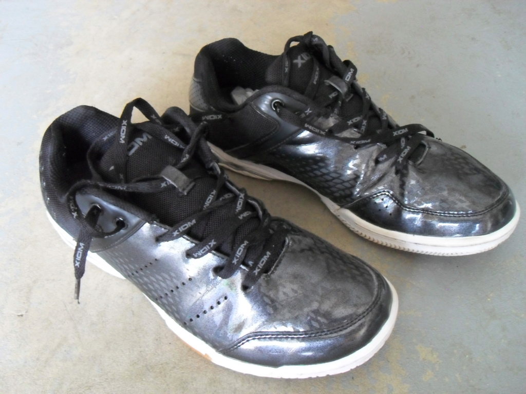 2 paires de chaussure de ping xiom et babolat Sdc12822