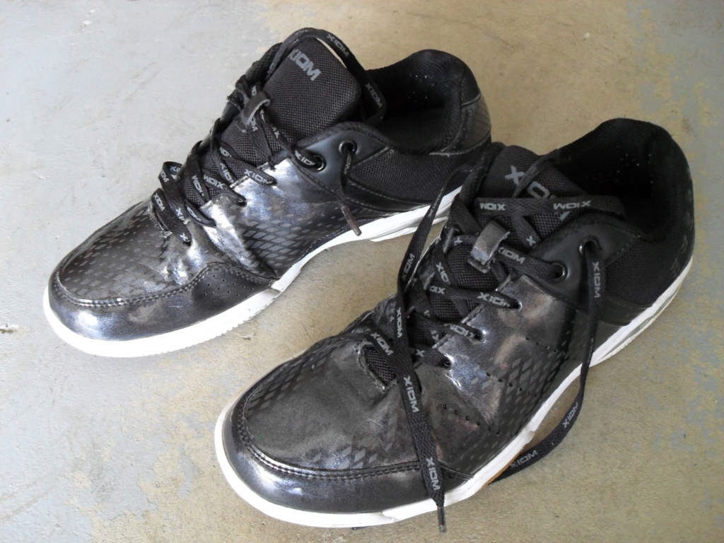 2 paires de chaussure de ping xiom et babolat Sdc12823