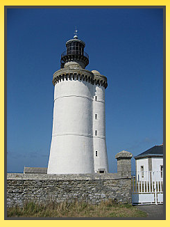 Un des nombreux phares bretons dans cet endroit si dangereux. Captur21