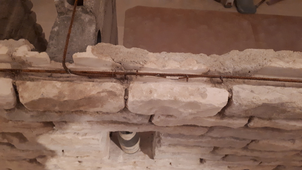 Construction d'un bar en pierre dans la cave 20190214