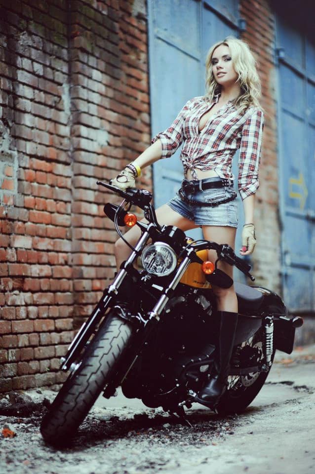 Babes & Bikes - Page 2 20858610