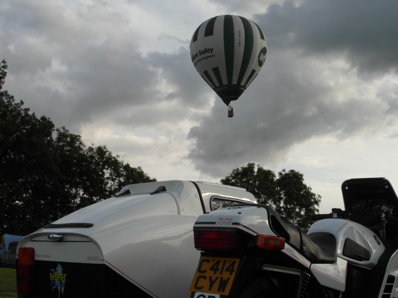 A hot air balloon at our camping weekend. Sam_0117