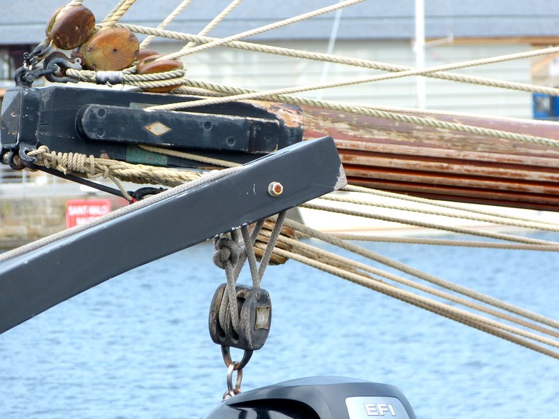 Flânons sur les quais de St Malo LE RENARD 05210