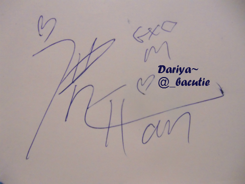 [120827/FANACCOUNT] Fan got Luhan's signature at cafe in Apgujeong + photo of signature 00f97c10