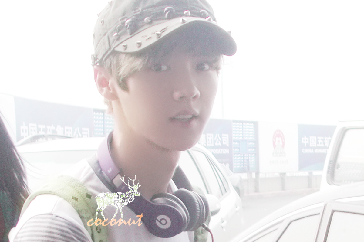 120831 Luhan at Beijing Airport [10P] Aaafbe10