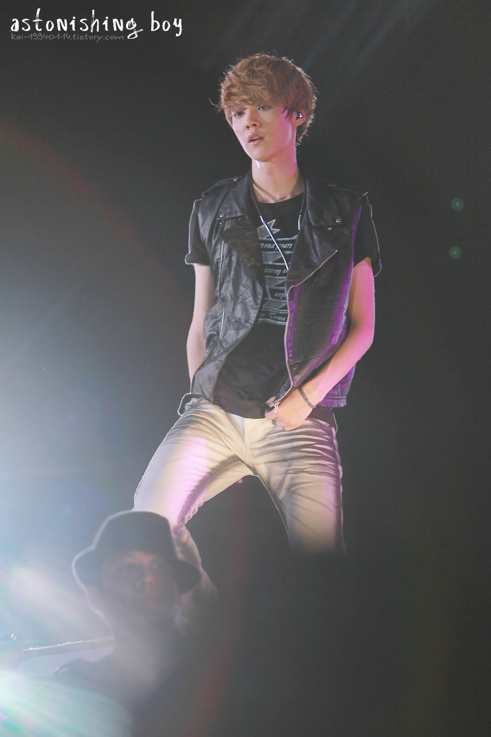 120818 SMTOWN Seoul - astonishing boy [9P] L_00210