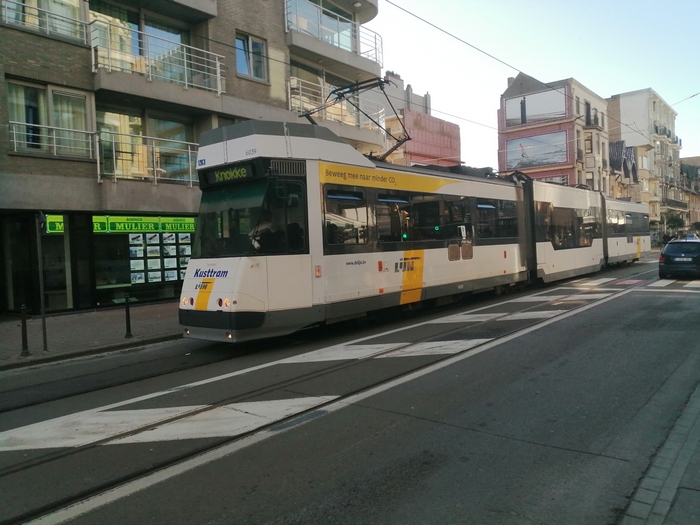 Du côté d'Anvers  ...  Tram_210