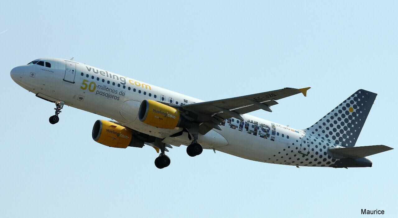 EC-JZQ Vueling "Thanks! 50 million passengers" le 11.07.13 - Page 2 1107-312