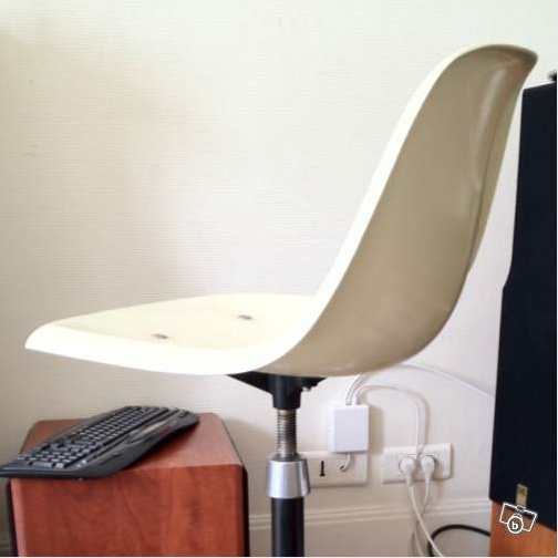 Help on an Architect Chair Herman Miller - Eames 211