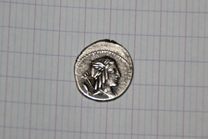 Nouvelle monnaie de la gens Antonia Bursio10