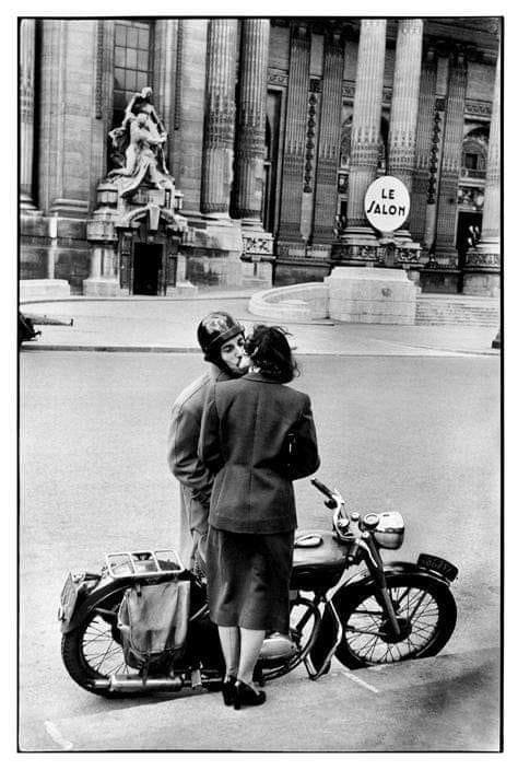 Moto anciennes et pin up(interdit Xav et Régis) - Page 14 14459510