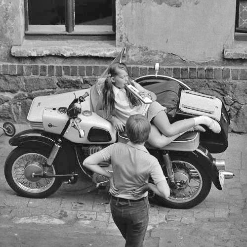 Moto anciennes et pin up(interdit Xav et Régis) - Page 22 1969-m11
