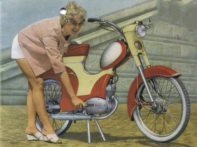 Moto anciennes et pin up(interdit Xav et Régis) - Page 16 40574410