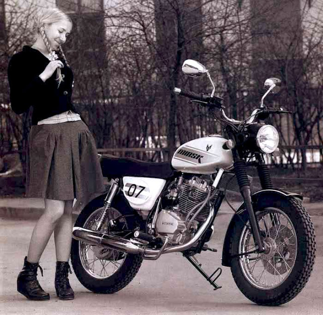 Moto anciennes et pin up(interdit Xav et Régis) - Page 33 83243810