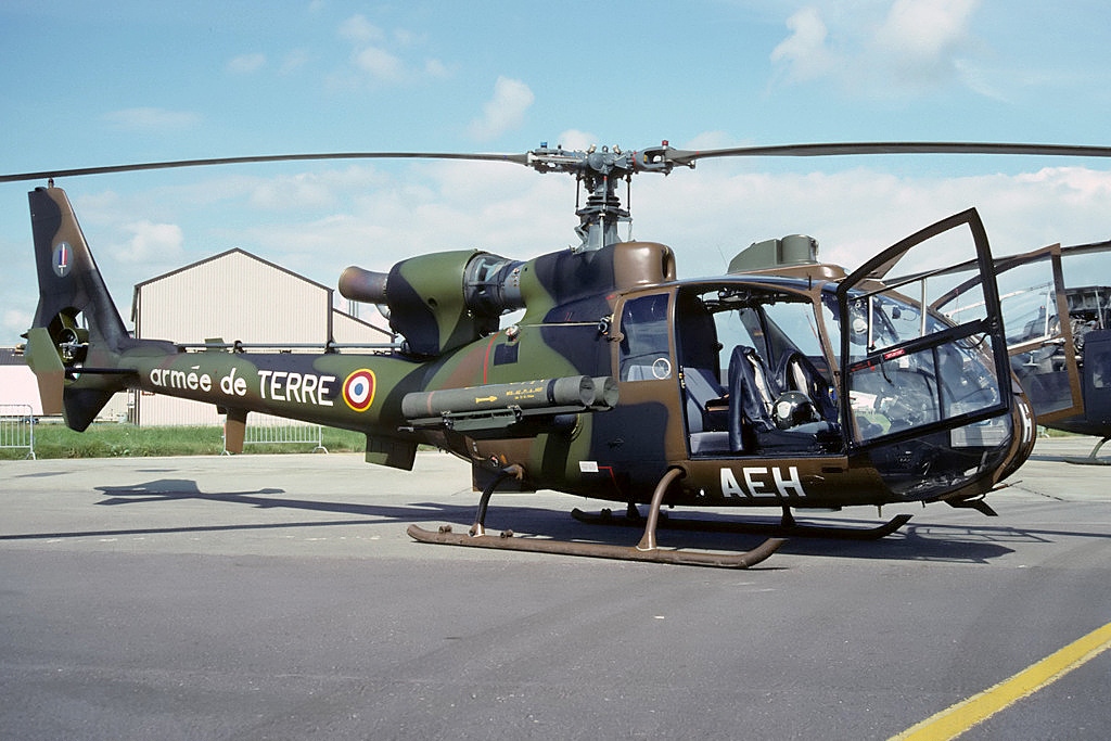 BELL AH-1 COBRA  Aerosp11