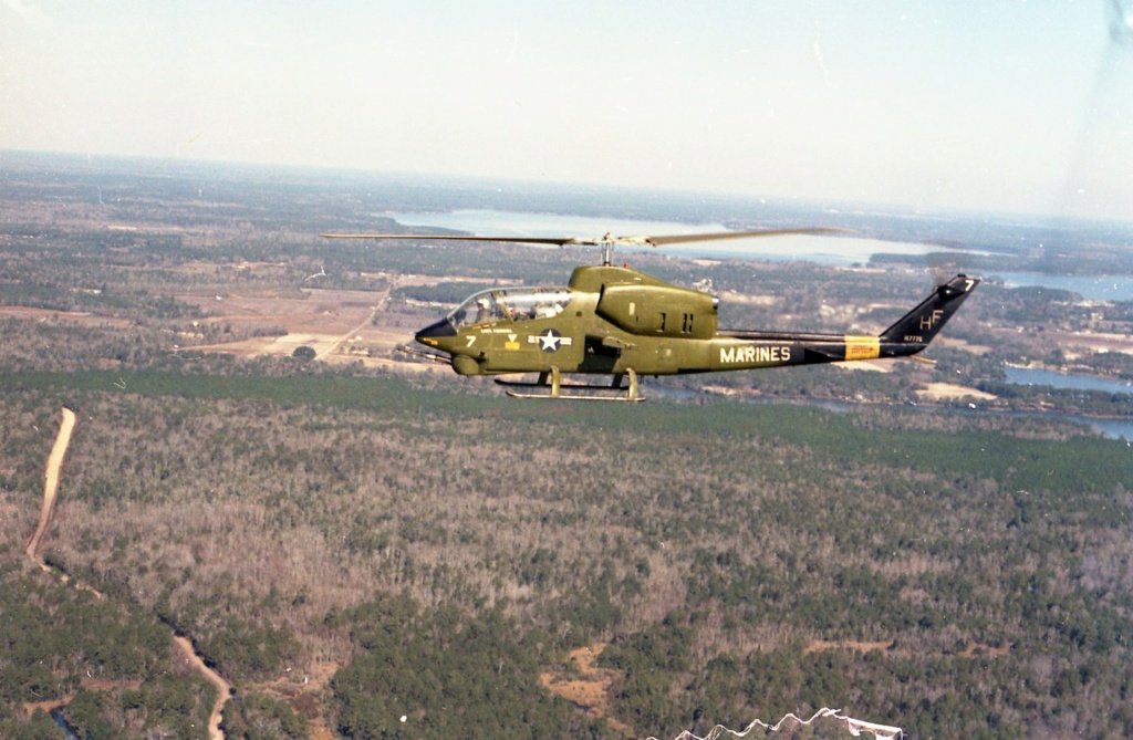 BELL AH-1 COBRA  Bell_a25