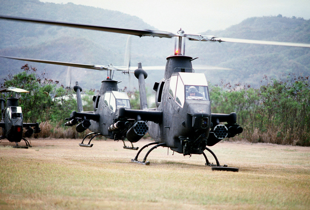 BELL AH-1 COBRA  Bell_a44