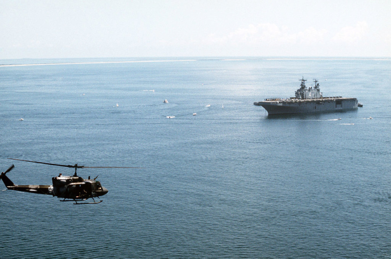 LANDING HELICOPTER ASSAULT CLASSE (LHA) TARAWA (TERMINE) Bell_u10