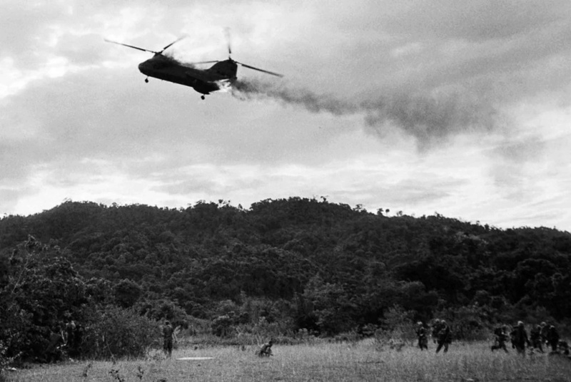 BOEING-VERTOL H-46 SEA KNIGHT Boein103