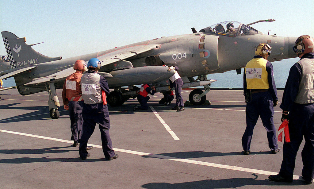 PORTE-AERONEFS CLASSE INVINCIBLE (NV) (Terminé) Britis13