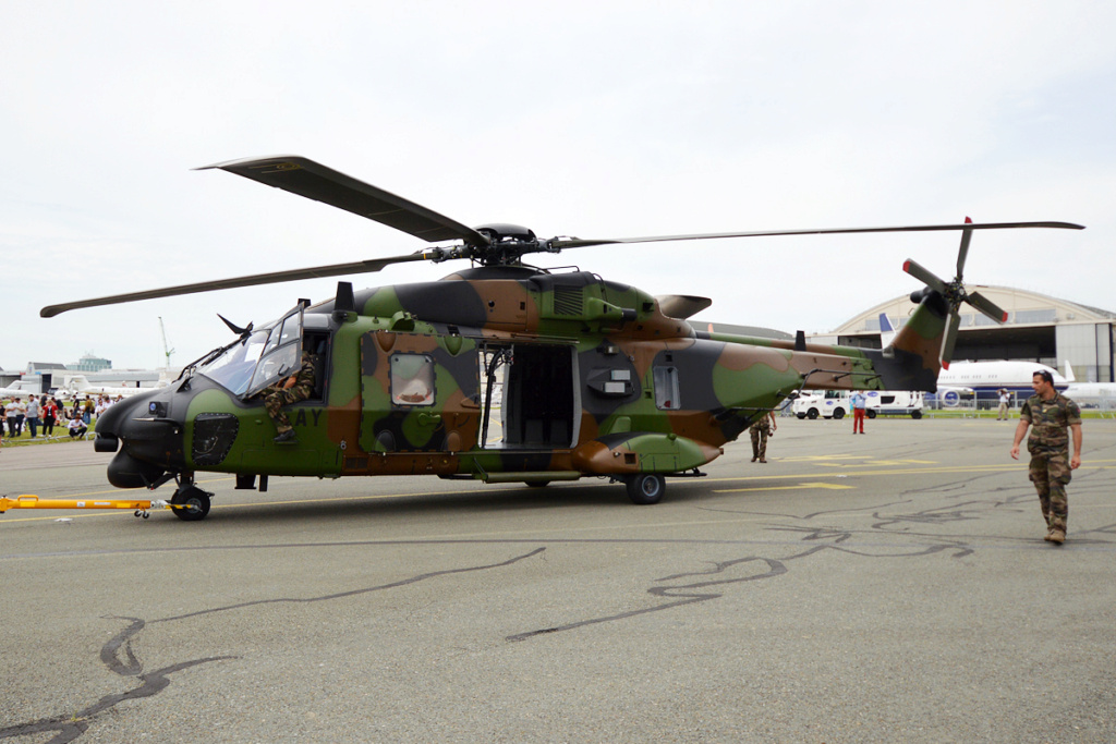 BELL AH-1 COBRA  Nh-90_11