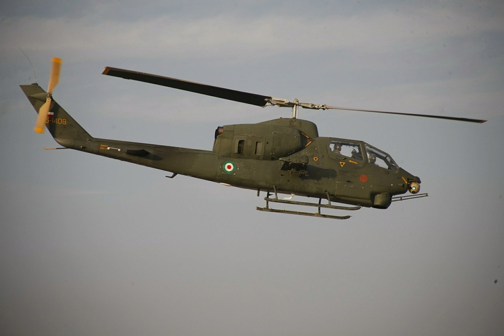 BELL AH-1 COBRA  Toufan11