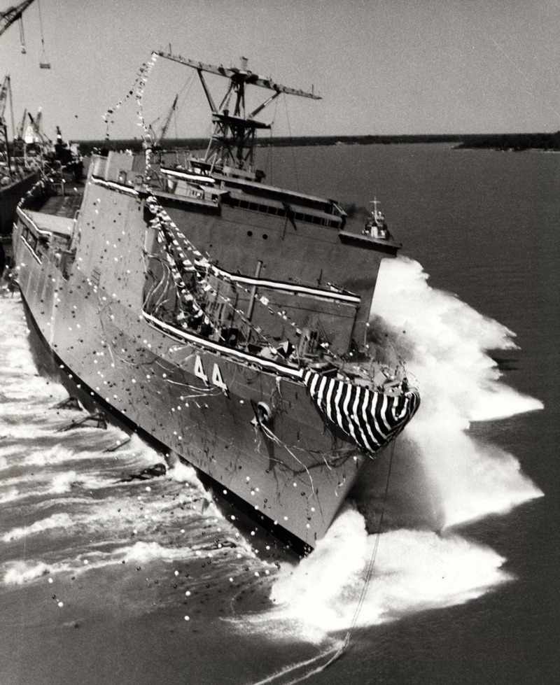 LANDING SHIP DOCK (LSD) CLASSE WHIDBEY ISLAND Uss_gu49