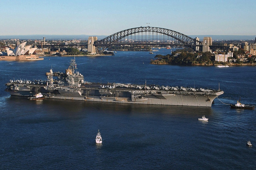 PORTE-AVIONS LOURDS CLASSE KITTY HAWK Uss_ki59