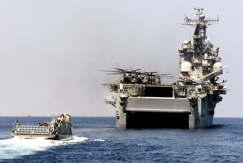 LANDING HELICOPTER ASSAULT CLASSE (LHA) TARAWA (TERMINE) Uss_na21