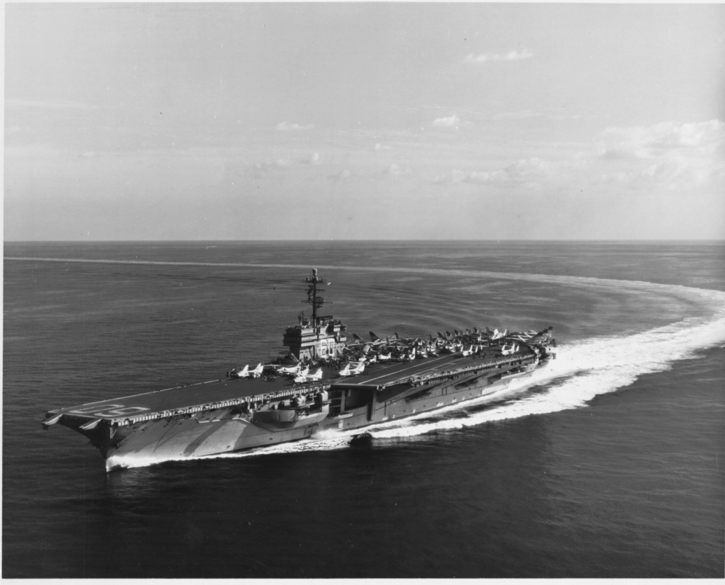 PORTE-AVIONS LOURDS CLASSE KITTY HAWK Uss_s140