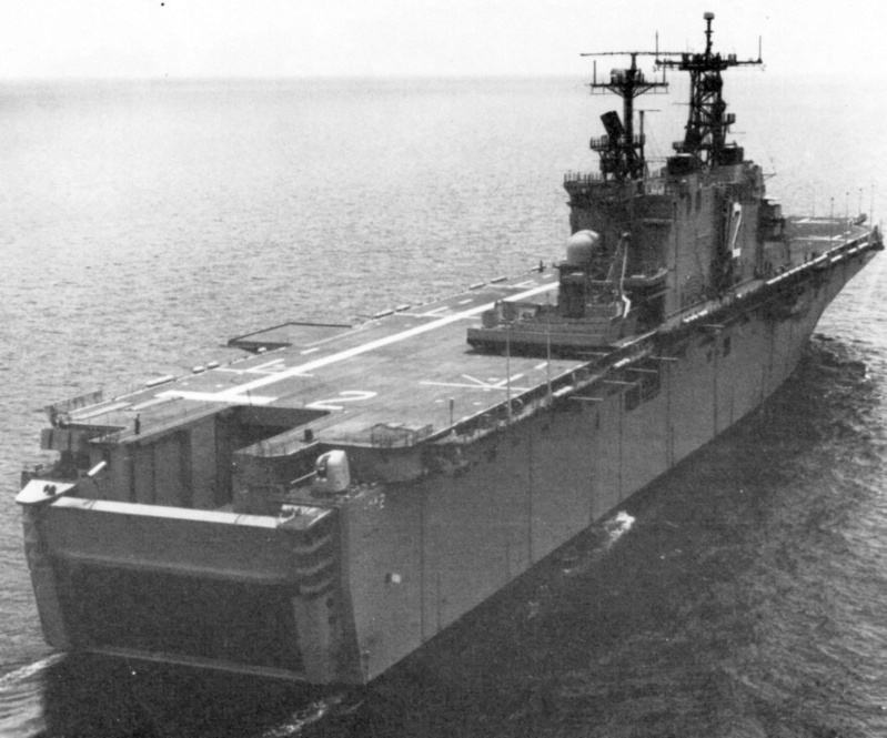 LANDING HELICOPTER DOCK (LHD) CLASSE WASP (TERMINE) Uss_sa28