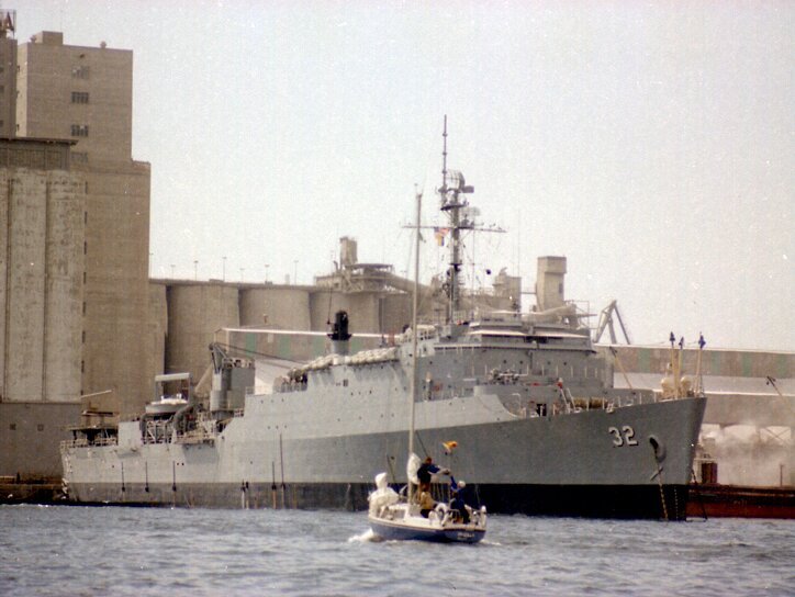 LANDING SHIP DOCK (LSD) CLASSE THOMASTON (FINI) Uss_sp39