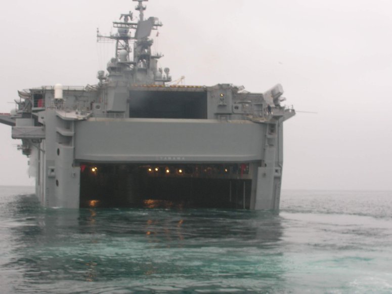 LANDING HELICOPTER ASSAULT CLASSE (LHA) TARAWA (TERMINE) Uss_ta35