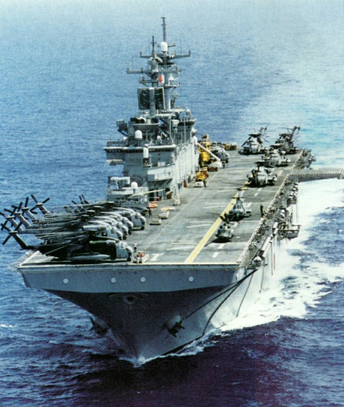 LANDING HELICOPTER DOCK (LHD) CLASSE WASP (TERMINE) Uss_wa11