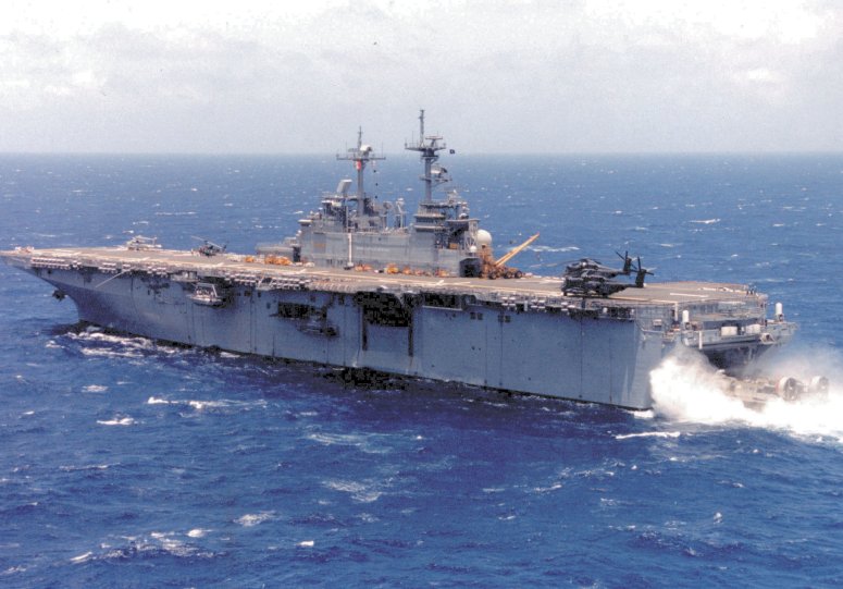 LANDING HELICOPTER DOCK (LHD) CLASSE WASP (TERMINE) Uss_wa18
